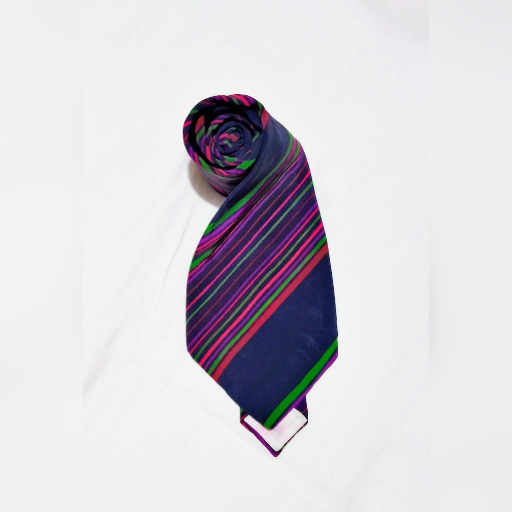 YVES SAINT LAURENT TIE WITH ITALIAN FLAIR